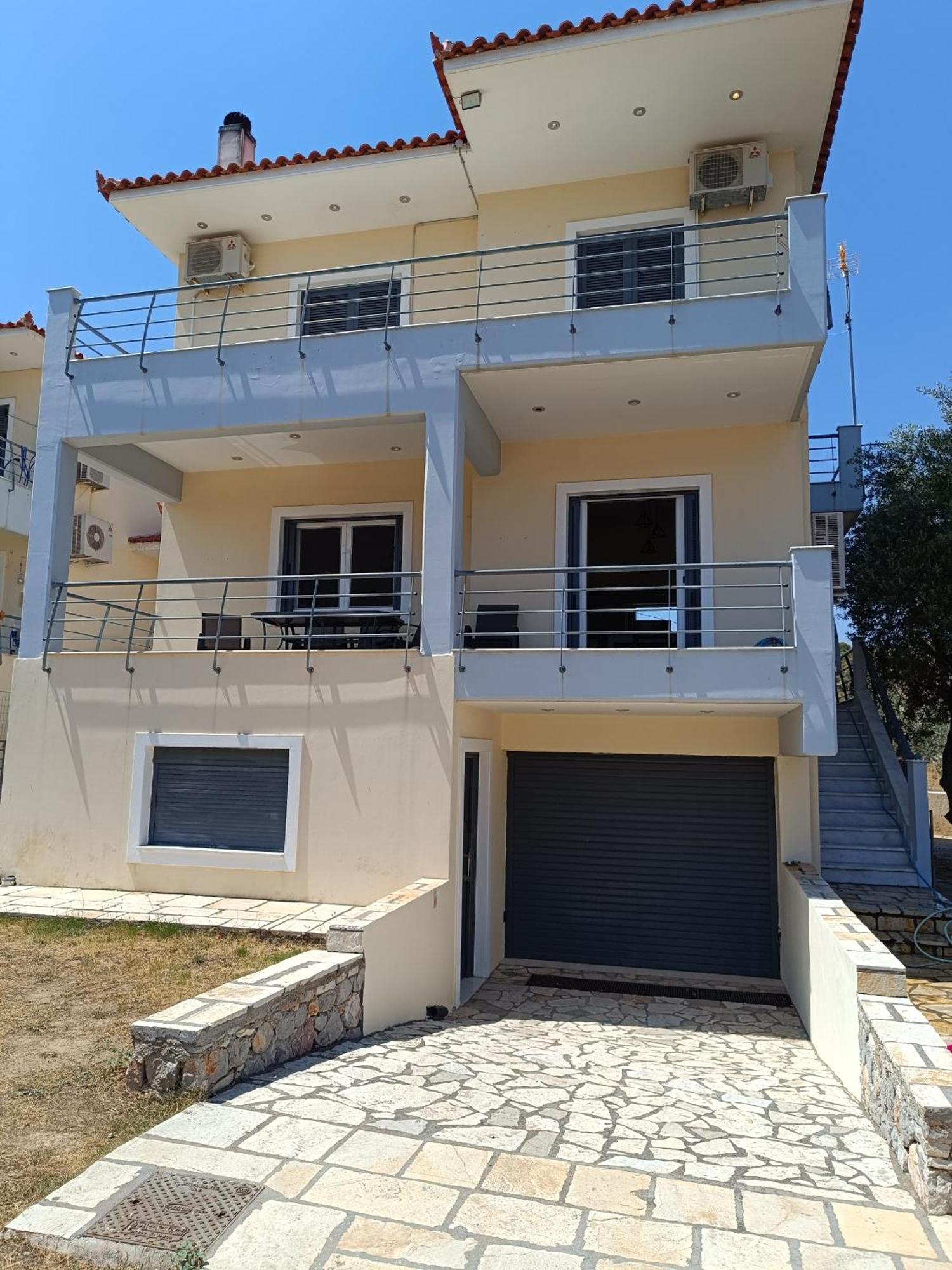 Maria Villa *